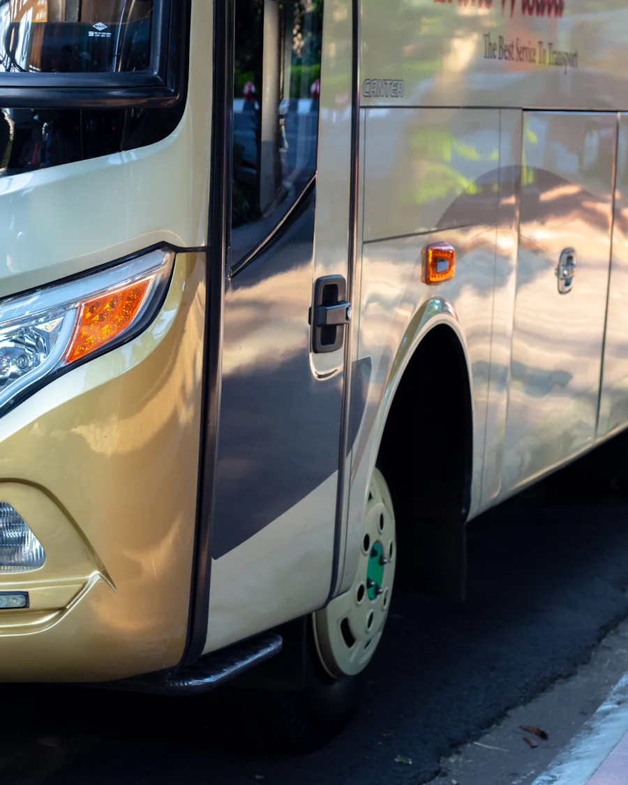 Micro-ônibus de fretamento em operação urbana